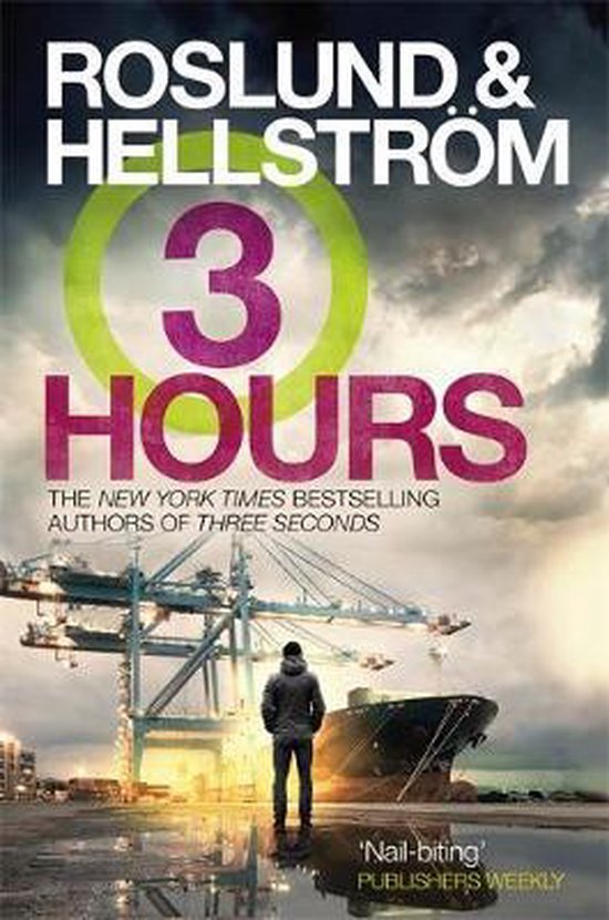Boekomslag van '3 HOURS' door Roslund & Hellstrom, met een kraan, schip en een persoon die ernaar kijkt.