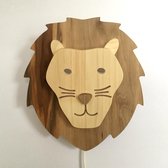 Lamp leeuw Leo van hout - sfeervolle houten wandlamp voor aan de muur