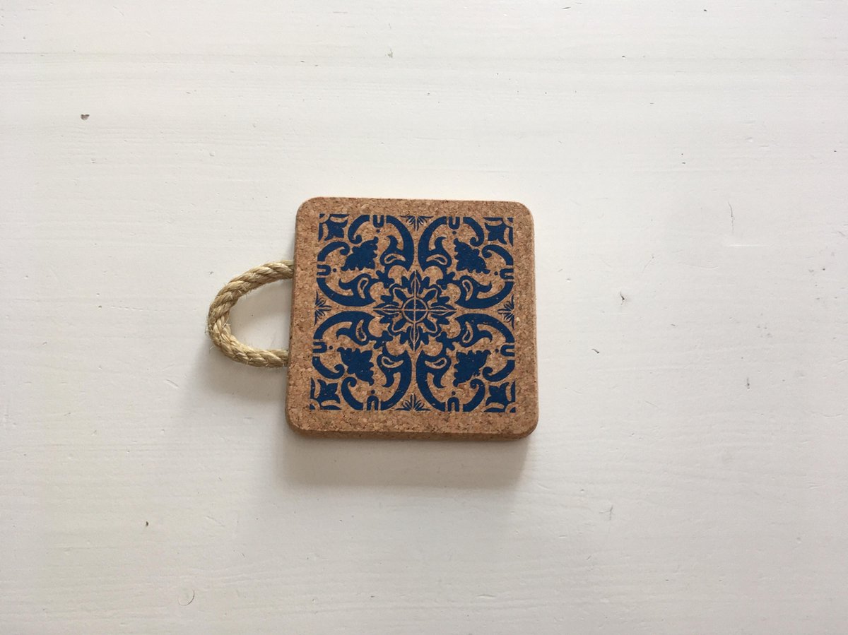 Kurk pan onderzetter met blauwe opdruk - 15x15