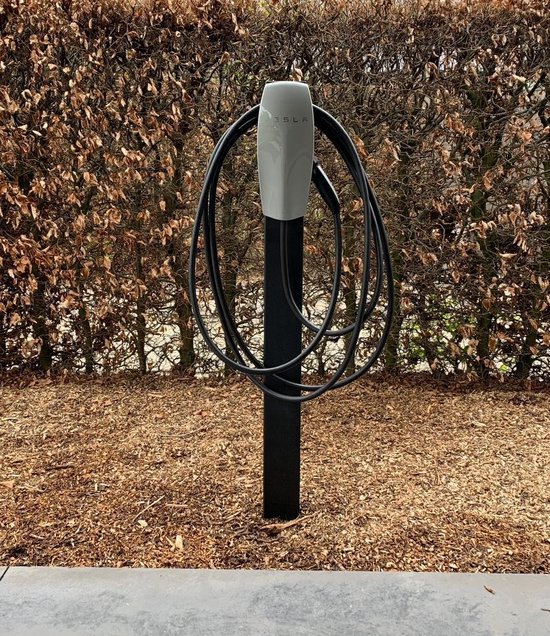 openbaar Dynamiek Rendezvous Laadpaal met geïntegreerd buitenstopcontact & betonsokkel - voor Tesla Wall  Connector... | bol.com