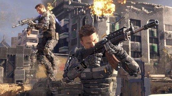 Twee soldaten in futuristische harnassen met wapens, op een achtergrond van verwoeste gebouwen.