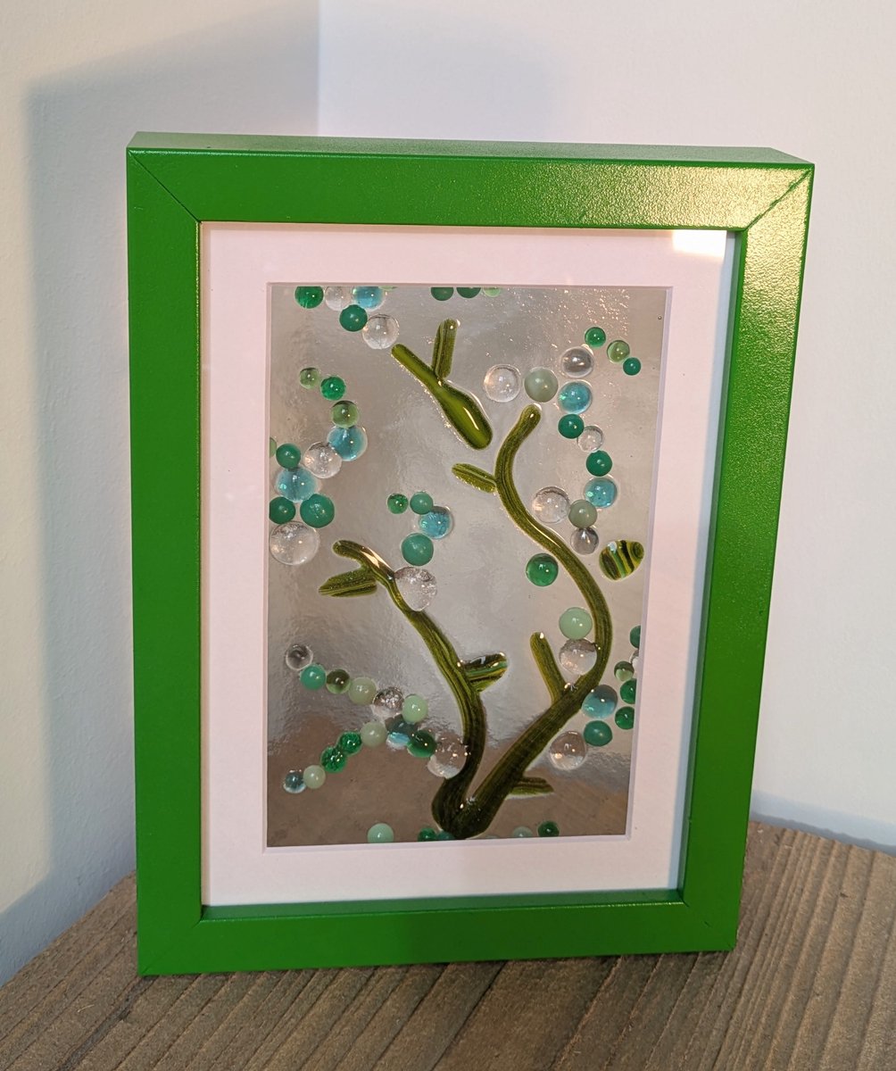 Handgemaakt schilderijtje met een thema van glas in een lijst, LENTE met groene dots