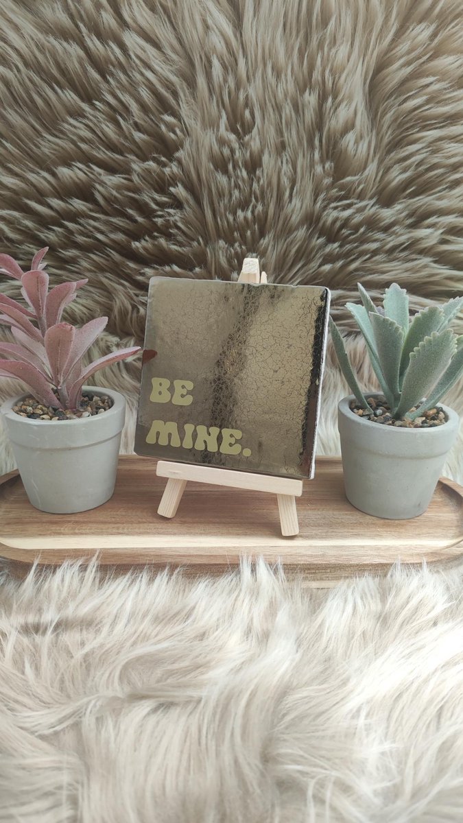 Robuust Wenstegeltje – Hip trendy tegeltje – Goud - Be mine - valentijn - liefde - verliefd - cadeau - gift - verjaardag - zomaar - gepersonaliseerd cadeautje - decoratie voor woonkamer - spreuktegel - kado – Trendy nu