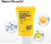 Vibrant Glamour Vitamine C Sunscreen Serum – SPF 50 PA+++ | UV Bescherming |Stralende Teint | Anti-Pigmentvlekken | Vitamine C Serum