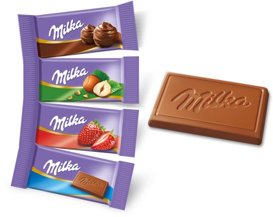 Vier Milka verpakkingen met chocolade, hazelnoten en aardbeien, naast een Milka reep.