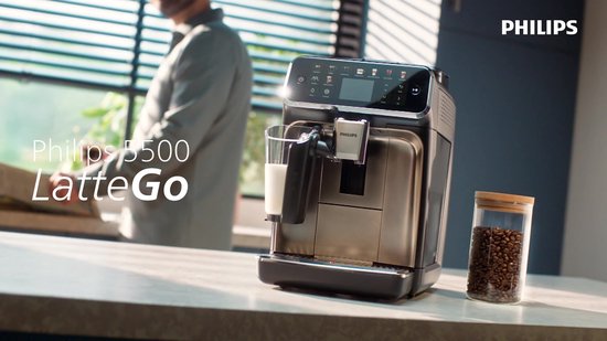 Philips 5500 Series - Espressomachine - 20 Warme & Koude Dranken - LatteGo Melksysteem - 40% Stiller - QuickStart - AquaClean Filter - Volautomatisch - Zwart - Koffiemachine met bonen - EP5541/50