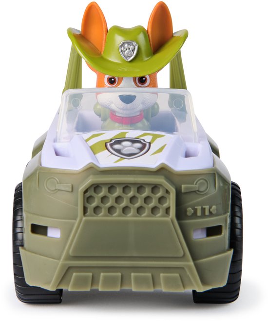 Witte terreinwagen met camouflageprint en groene accenten. Hond met safarihoed zit erin.