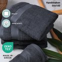 Pile de serviettes gris anthracite (50x100 cm), 500 g/m², certifiées OEKO-TEX.