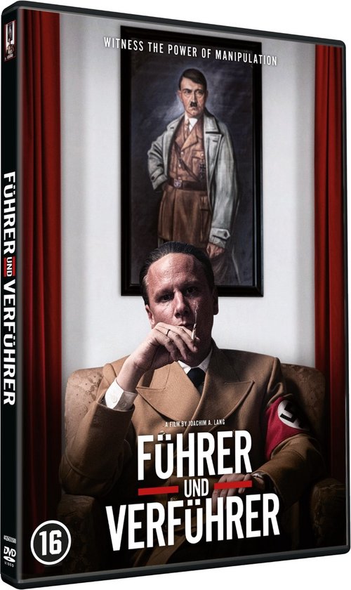 DVD-hoes met "Führer und Verführer", een man in bruin uniform met een rode band om de arm, een schilderij van Adolf Hitler achter hem.