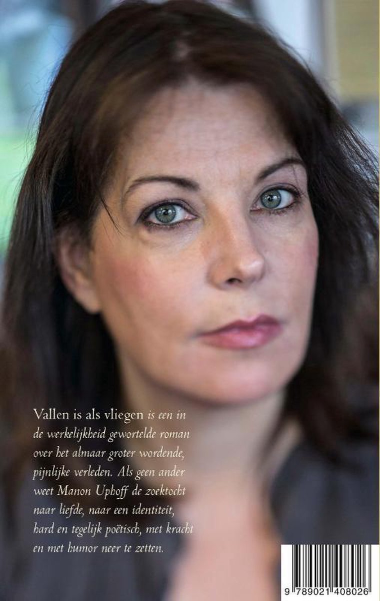 Close-up van Manon Uphoff met groene ogen en bruin haar. Tekst en barcode rechtsonder.