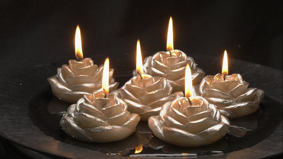 Bloemen Drijfkaars 7x7 cm, hoogte 4 cm Iin Metallic ZILVER, set van 3 stuks - BEKIJK VIDEO