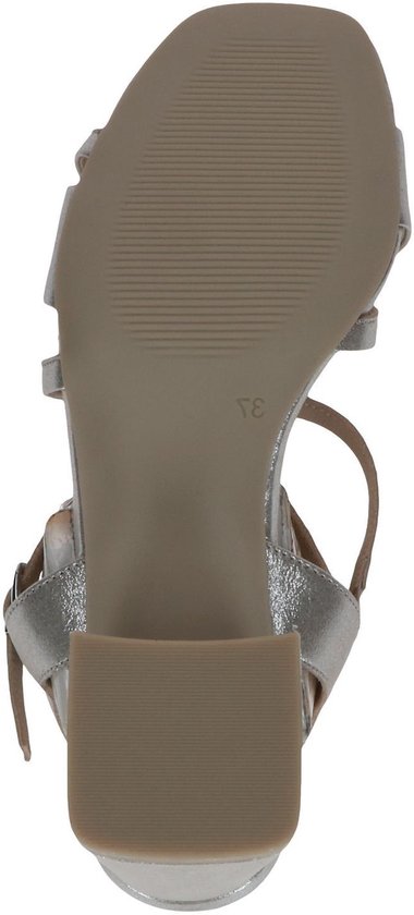 Zilverkleurige sandalen, zool zichtbaar, met gekruiste bandjes en blokhak. Maat 31.