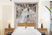 Behang - Fotobehang Paard - Wit - Winter - Sneeuw - Doorkijk - Dieren - Breedte 190 cm x hoogte 260 cm
