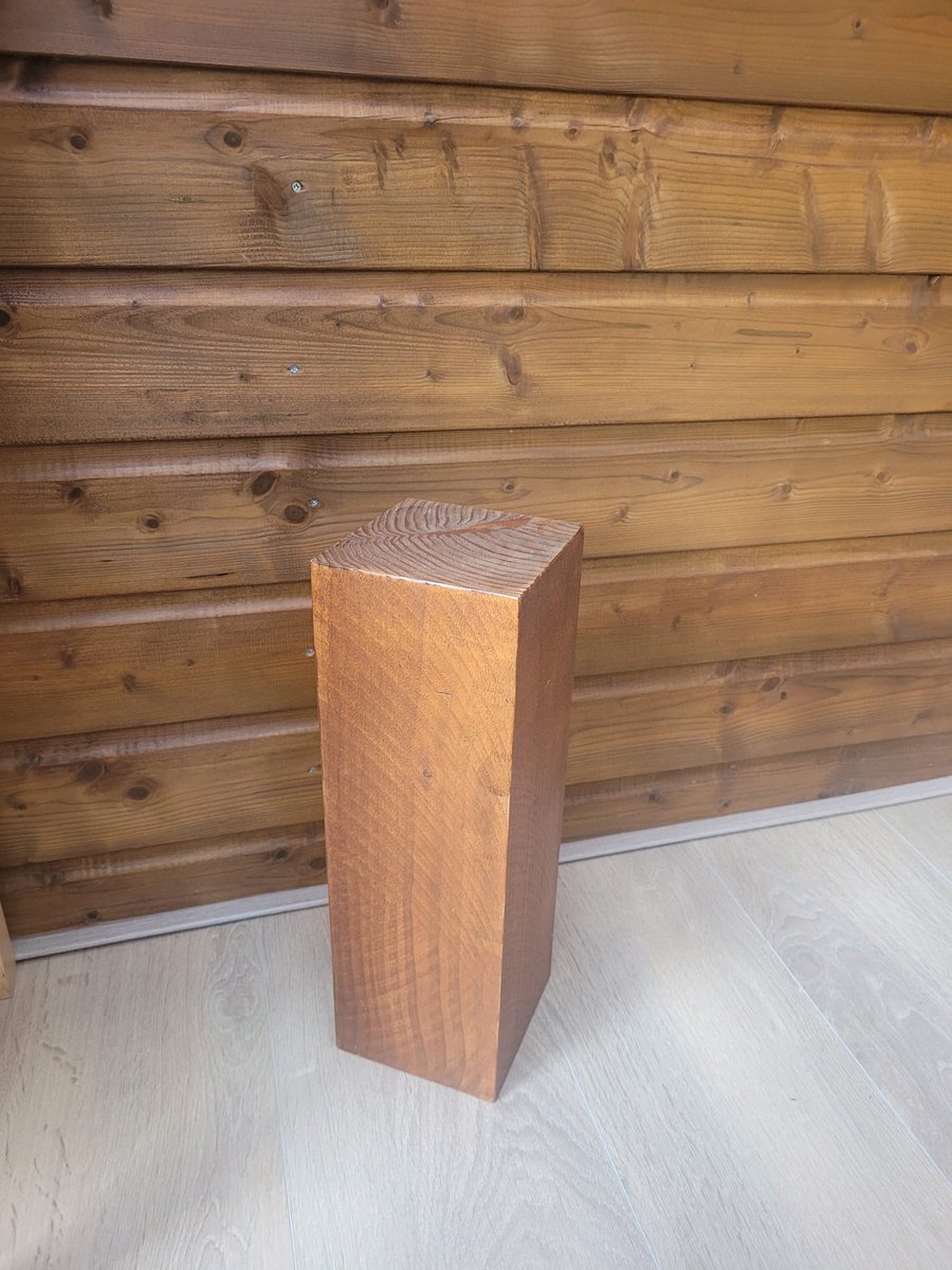 Elegante Houten Bloemenzuil - in Notenkleur – Stijlvolle Basis voor Jouw Deco