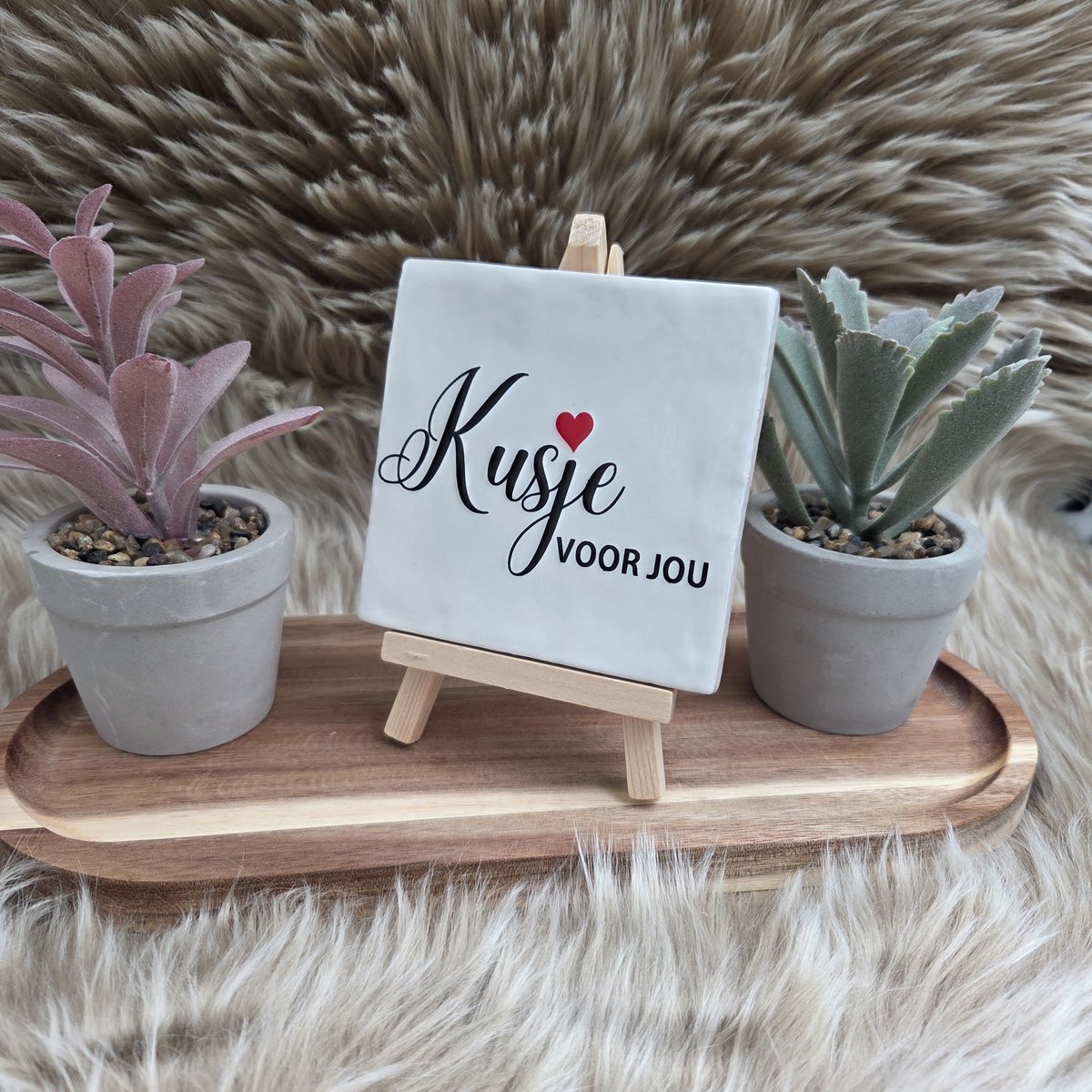 Robuust Wenstegeltje – Kusje voor Jou – Hip trendy tegeltje – Wit Keramiek met Zwarte Tekst – 10x10 cm – Lief Cadeautje voor Vriend(in), Kind of Moeder – Minimalistisch & Persoonlijk Woonaccessoire – Trendy nu