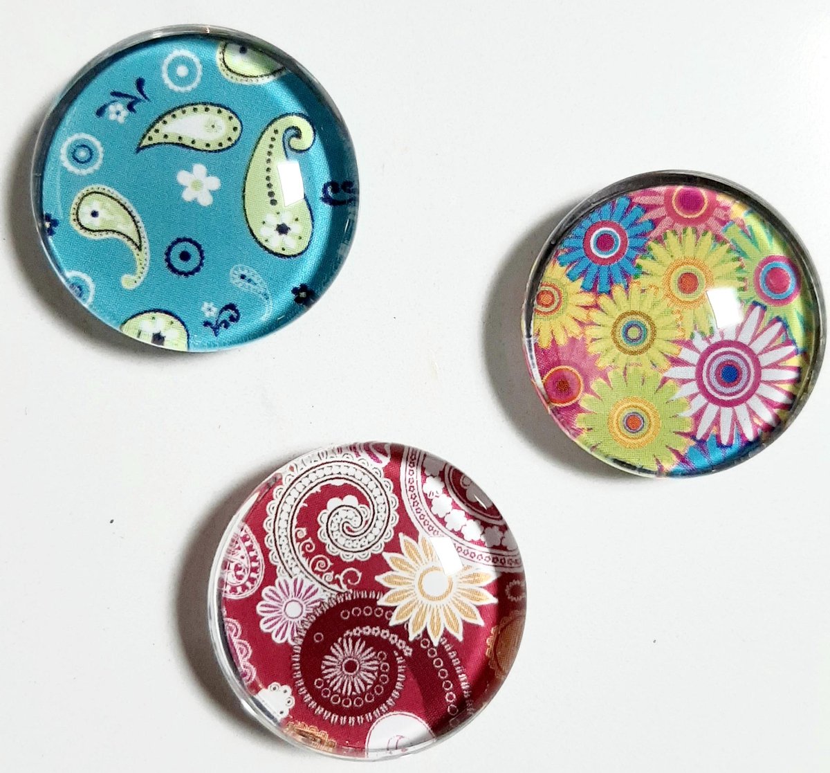 Glasmagneten flowers en swirls - 3 koelkastmagneten met bloemen - 3x koelkastmagneetjes rond - magneten voor koelkast glas - kaleidoscoop - vis -2x2 cm - vintage - glasmagneet