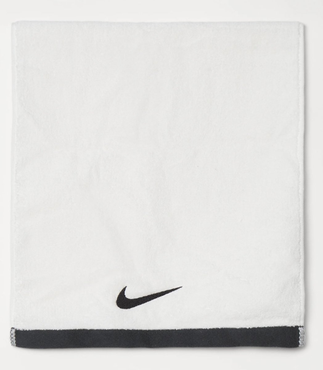 Nike Sporthanddoek Fundamental Medium Wit