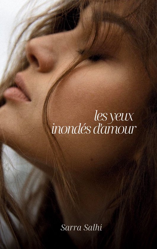 Livre "Les yeux inondés d'amour", gros plan sur le visage d'une femme, texte "les yeux inondés d'amour" et "Sarra Salhi".