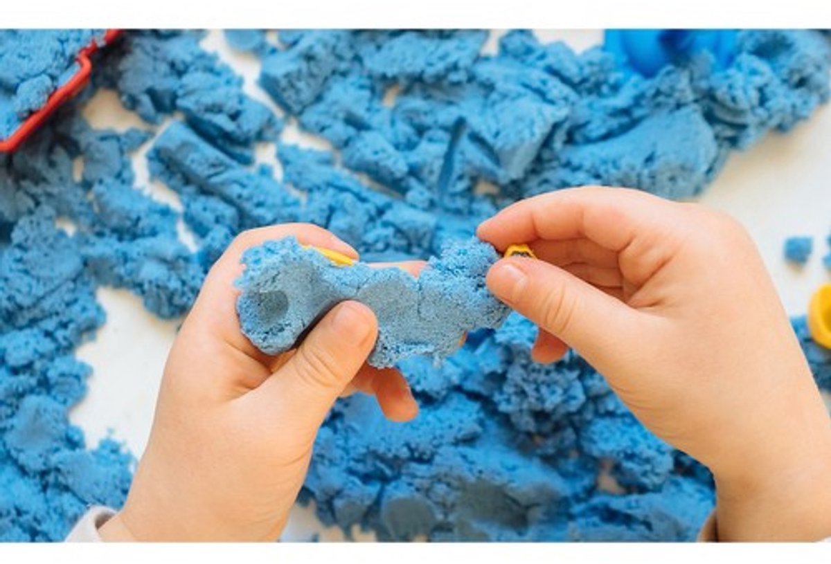 Playos® - Magisch Zand - 2 kg - Blauw - in Doos - Inclusief vormpjes - Inclusief Zwembadje - Speelzand - Sensorisch Speelgoed - Montessori Speelgoed – foto 6