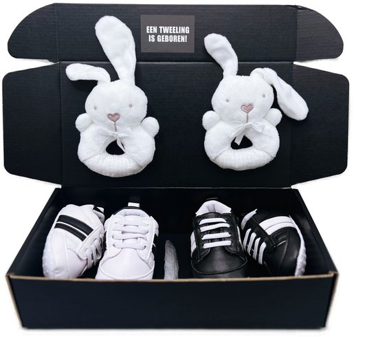 Kraamcadeau tweeling, cadeau geboorte tweeling met babyschoentjes en rammelaar - kan ook rechtstreeks worden verstuurd van Digifoto. — afbeelding 3