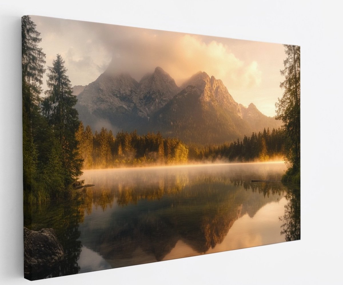 Saammp Canvas Schilderij - Natuur - Berg - Water omringd door bomen - landschap - 70x50 - Foto op canvas - Wanddecoratie - Muurdecoratie Woonkamer - Slaapkamer decoratie - Canvas Print Multicolor