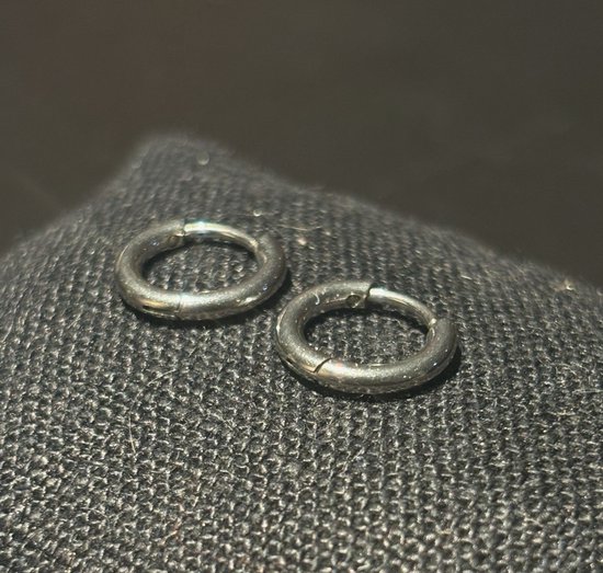 Petites boucles d'oreilles créoles plaquées style argent