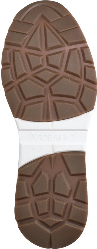 Onderkant van een bruine rubberen zool met geometrisch patroon en 'Xsensible' tekst.