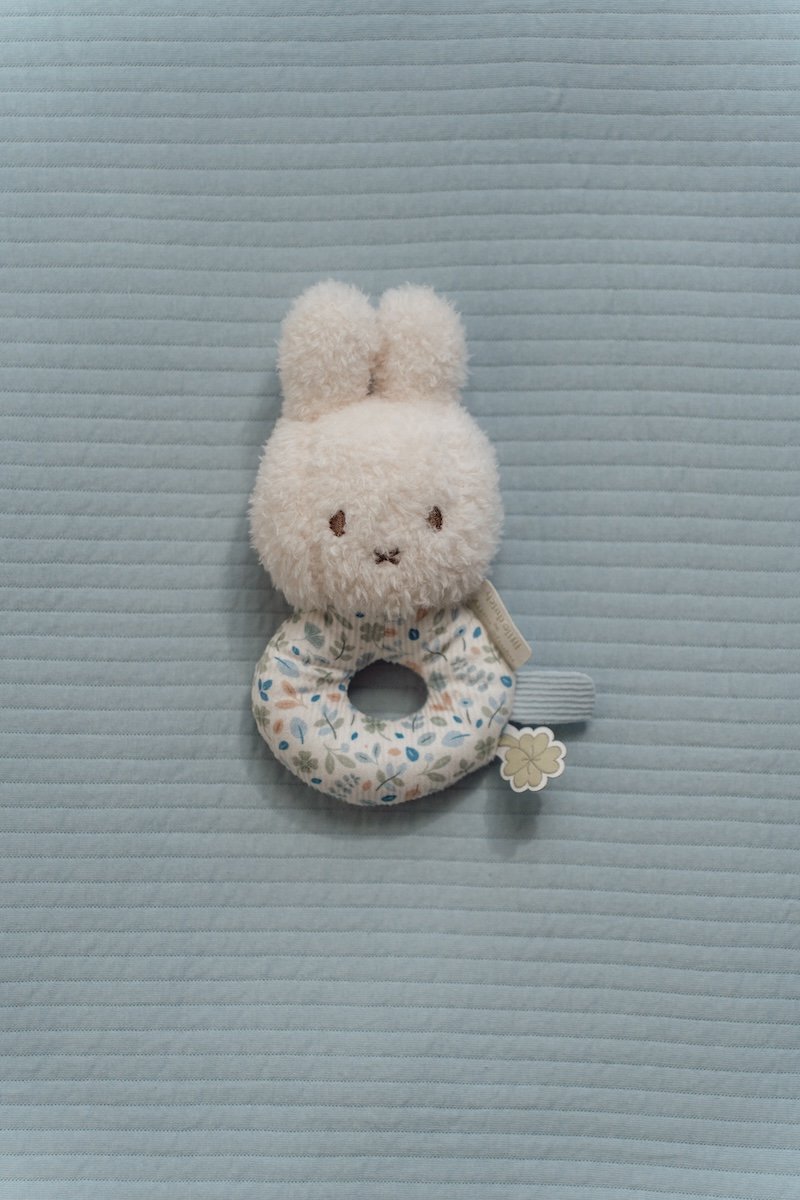 Nijntje X Little Dutch Lucky Rammelaar - Leaves — afbeelding 3
