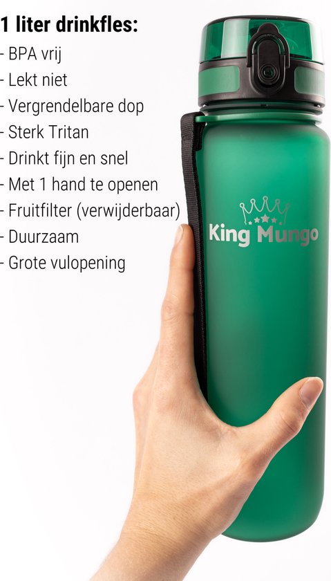 Groene 1 liter drinkfles van King Mungo, vastgehouden door een hand. BPA-vrij, lekvrij en met vergrendelbare dop.