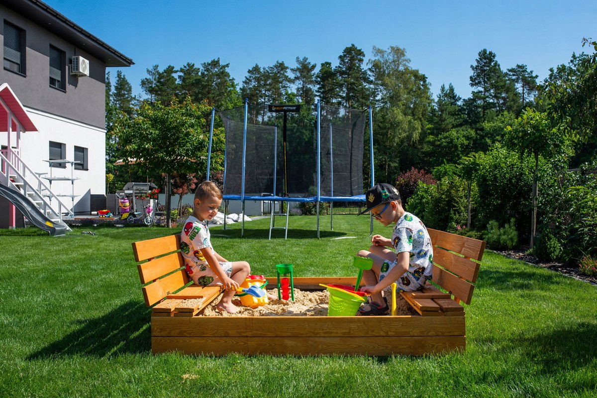 Afsluitbare XL Zandbak met Banken 140x140 cm – Gecertificeerd & Geïmpregneerd Hout | Incl. AFDEKZEIL & GRONDDOEK | Voor 2-3 Kinderen — afbeelding 5