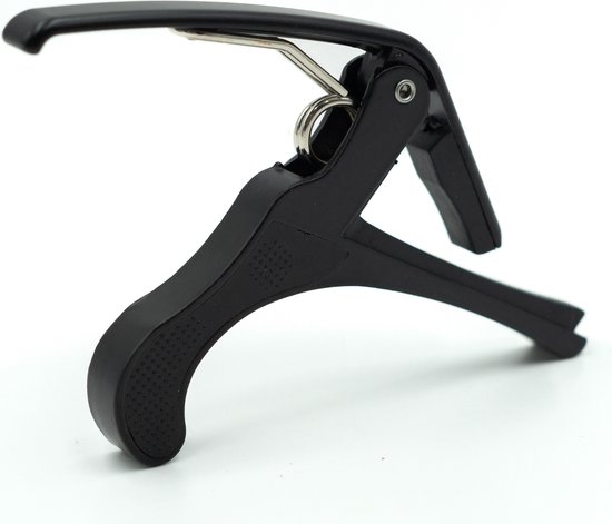 Zwarte gitaarcapo met metalen veer en een geribd handvat.