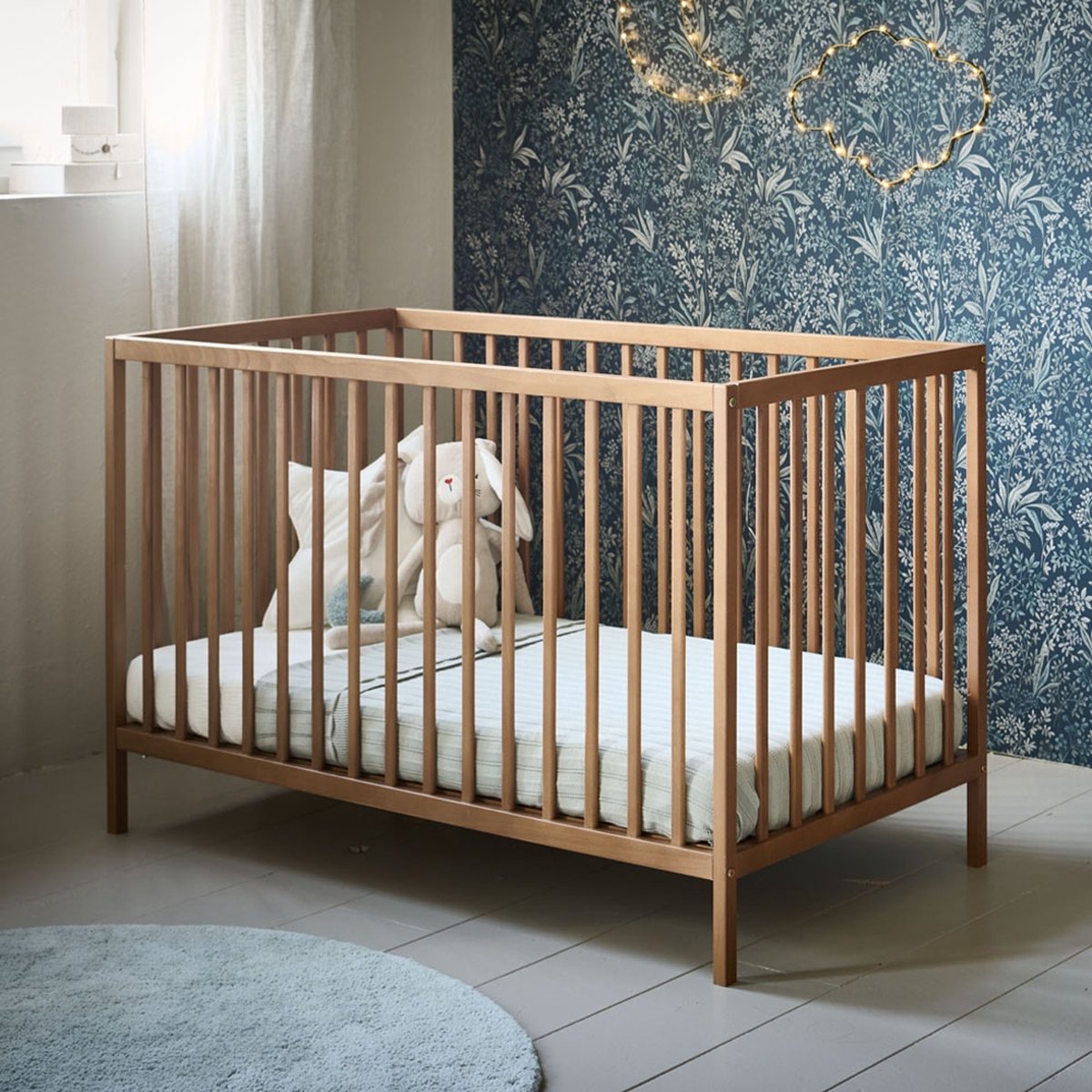 Petite Amélie ® Ledikant - 60 x 120 cm - Lattenbodem instelbaar in 3 hoogtes - Geschikt tot ongeveer 2 jaar - Stevig Bed dankzij Massief Hout & Sterk Plaatmateriaal - Walnoot – foto 3