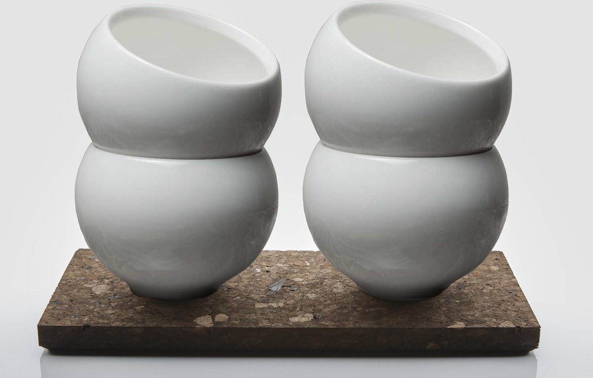 4 Porseleinen latte Kopjes + 2 Kurken Schotels. Dutch Design Maarten Baptist