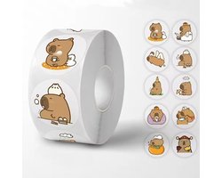 foto van 500 Stickers Op Rol - Capybara - Dieren - Dier - Capibara - Beloningsstickers - Stickers Kinderen En Peuters - Zindelijkheidstraining - Sluitsticker - Sluitzegel - Oefenstickers - Beloning - School - Inpakken - Beloningssysteem - Jongens en Meisjes
