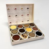 Spice Kit - Geschenkdoos - 12 Kruiden uit Ottolenghi kookboeken - kruidenpotjes - 4 Recepten - Paperwise - Handgetekende illustraties.