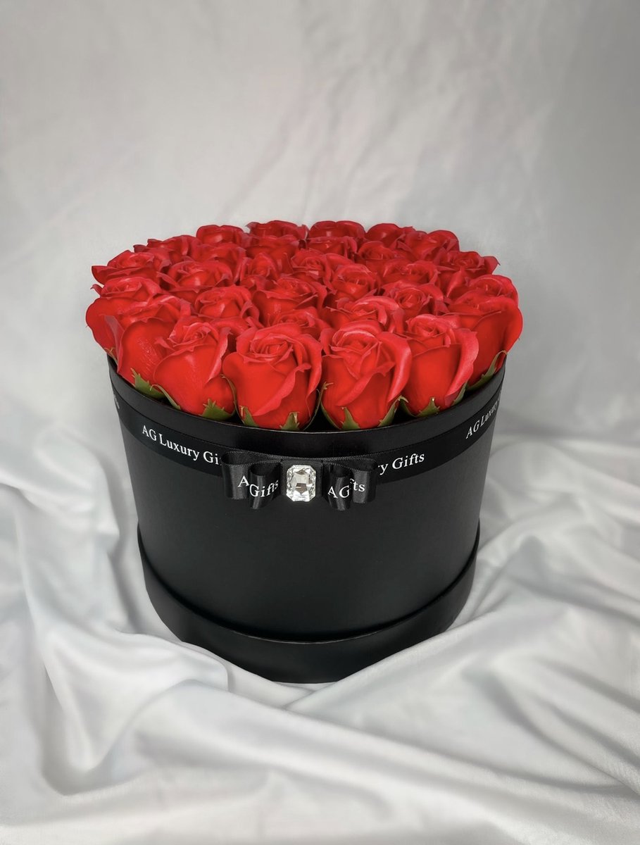 AG Luxurygifts rozen box - flower box - cadeau - rozen - rood - soap roses - Valentijnsdag - luxe - liefde - moederdag