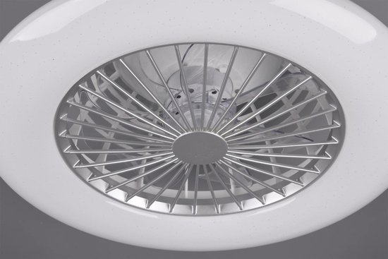 Witte plafondventilator met metalen rooster en verlichting