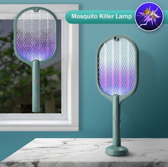 Groene muggenkiller lamp met paarse UV-verlichting, geplaatst op een marmeren tafel en bij een raam.