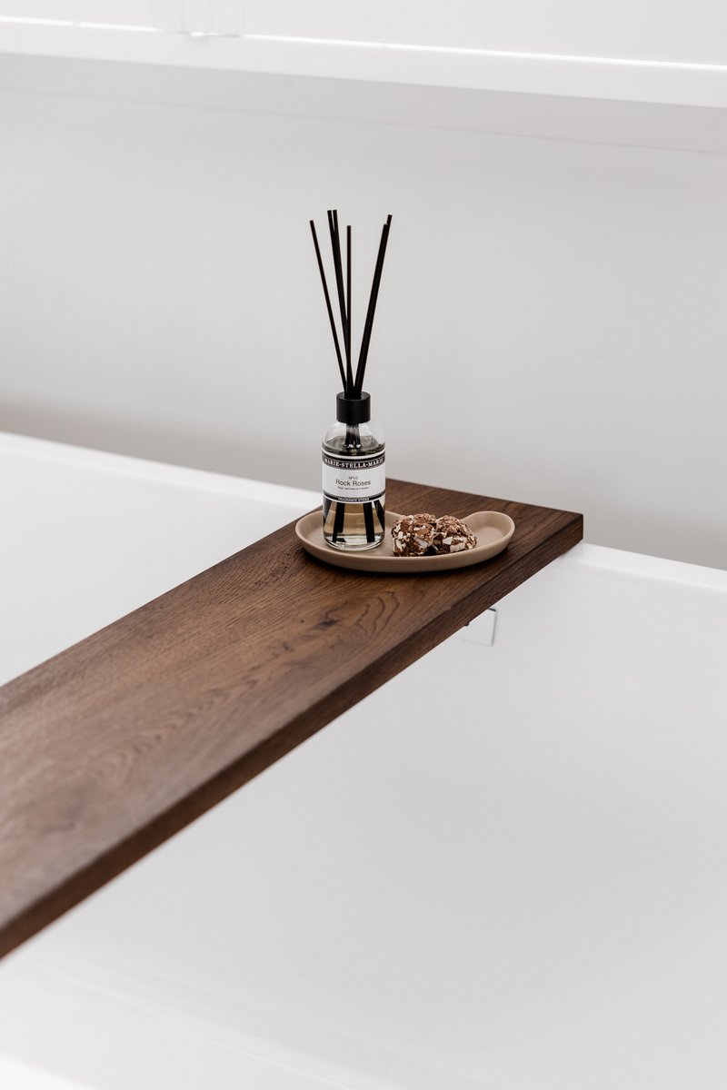 Badplank 80 cm - Walnoot kleur - Badplank eiken - Japandi stijl - Massief eikenhout - Badplank voor in bad - zonder tabletgleuf