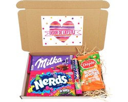 Valentijn brievenbus cadeau - Voor de liefste - Valentijn cadeau pakketje met: Milka chocolade - Nerds - Mentos - borrelnootjes