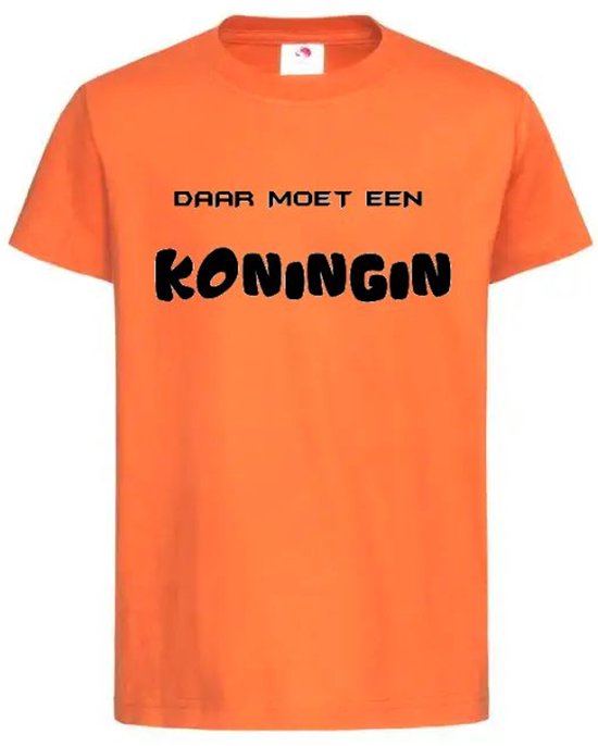 T-shirt Unisex Volwassenen "Daar moet een KONINGIN" Op Voorkant EK WK Voetbal Europees Wereld Kampioen Kampioenschap Oranje Koning Koningsdag | korte mouw | Oranje/zwart | maat S