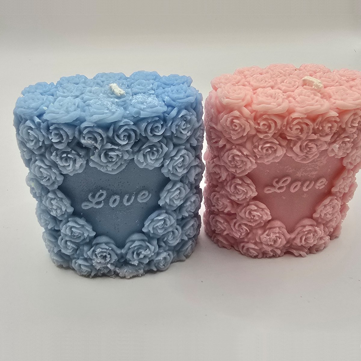 Luxe Geurkaarsen Set – Handgemaakte Kaarsen met Gegraveerde Rozen & ‘Love’ Gravure – Vanille Geur, Gemaakt van Palmwas – Romantisch Cadeau voor Valentijn, Bruiloft & Interieurdecoratie
