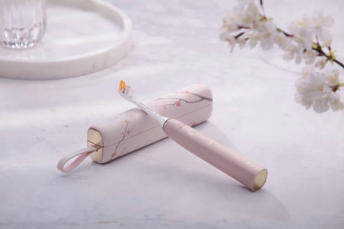 Afbeelding 2 van Philips Sonicare DiamondClean Prestige 9900 – Limited Edition - Elektrische Tandenborstel met SenseIQ- AI - Roze- 2 Opzetborstels - HX9992/31