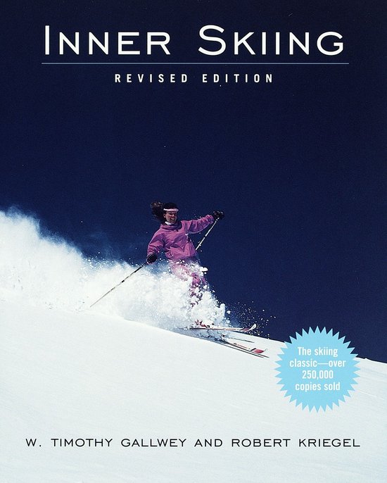 Een vrouw in een roze skikleding skiet door de sneeuw. Tekst: INNER SKIING REVISED EDITION.