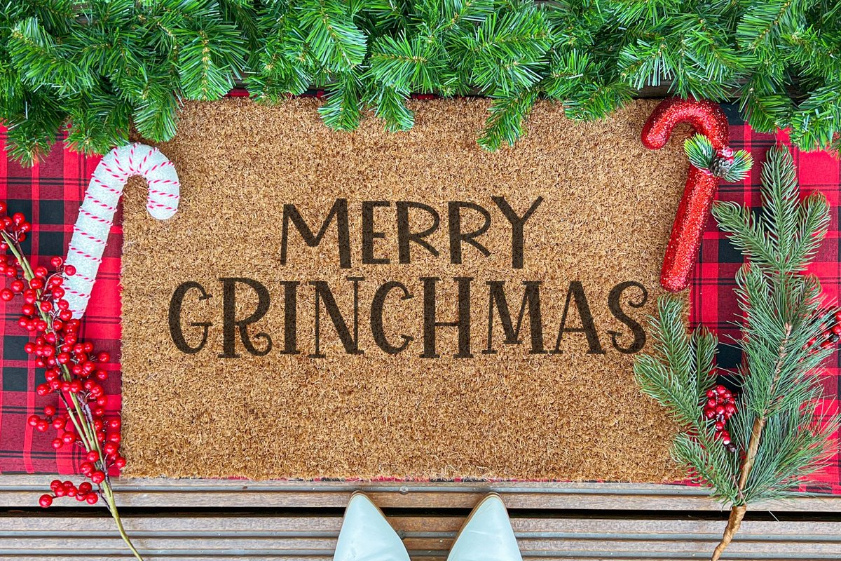 Merry Grinchmas | 90x60 cm | Nieuwe huis cadeau | Ingangsmat | Deurmat met stijl | Verhuizing cadeau | Praktisch & trendy | Perfect voor binnenkomst | Cadeau voor nieuwe woning