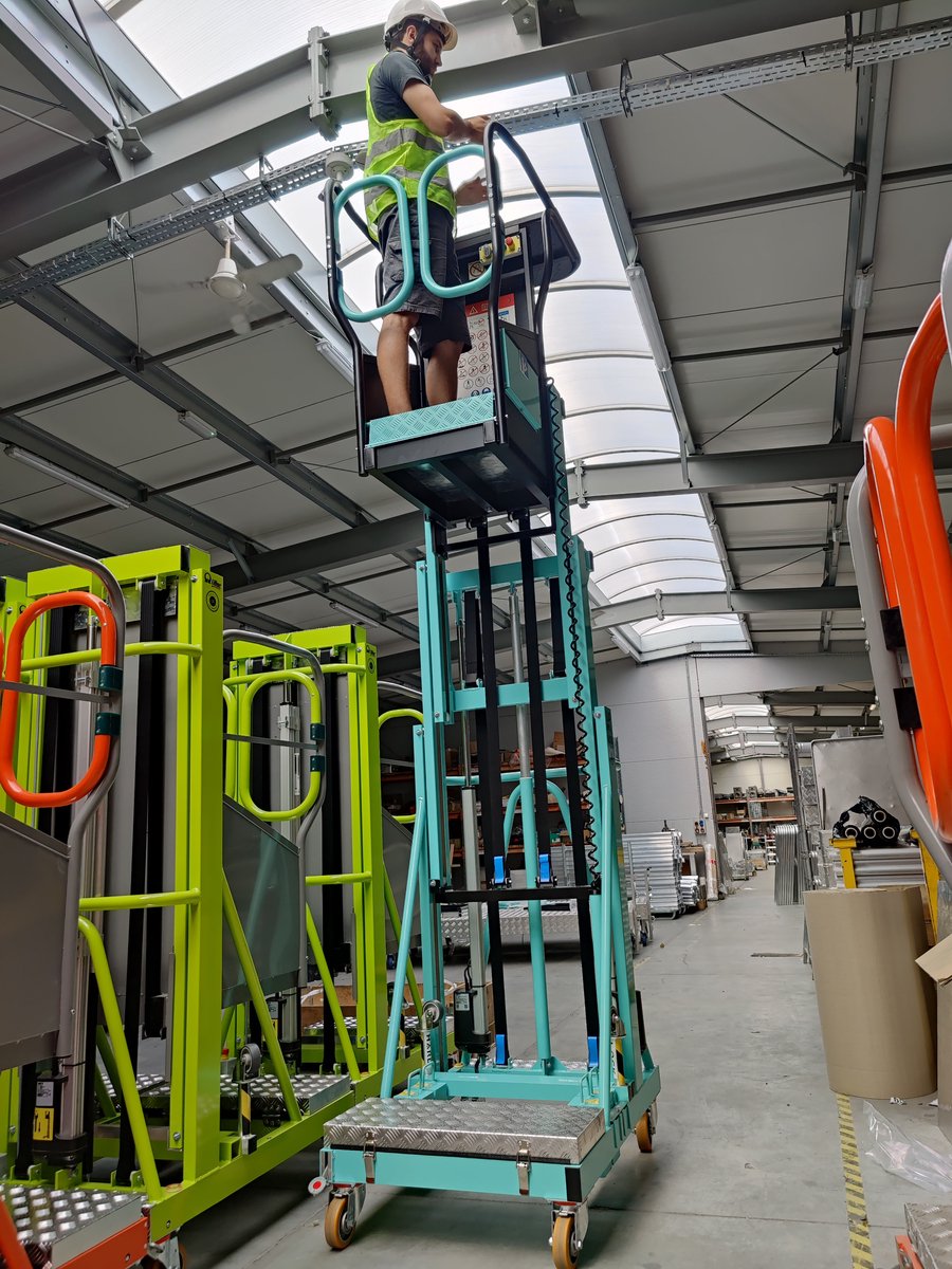 Hoogwerker Up Lift 5 140 HD Carry werkhoogte 5 meter ( eigen gewicht 155 kg ).