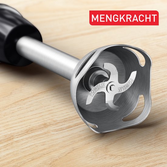 Close-up van de snijbladen van de Tefal staafmixer. Tekst: MENGKRACHT.