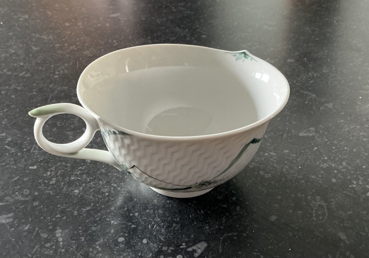 Meissen kopje Woodland Flora met Insecten, vorm Waves Relief