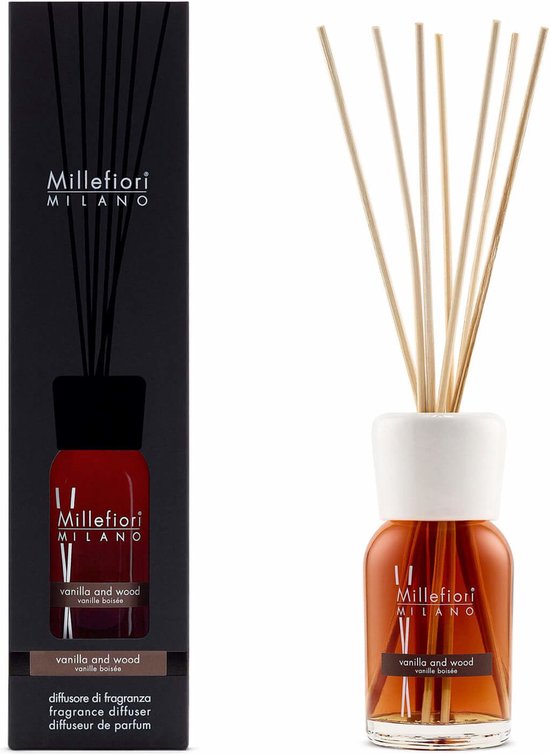 Millefiori Milano vanille en hout geurstokjes in oranje fles met zwarte verpakking.