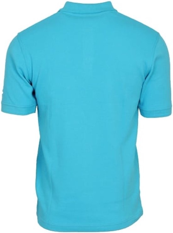 Achterkant van een turquoise polo met korte mouwen.